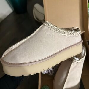 UGG Women's Sand platform tasman